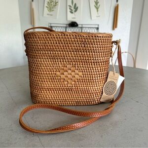 NWT Handwoven Vietnam Rattan Crossbody Bag with Leather Strap Boho Vintage Beach